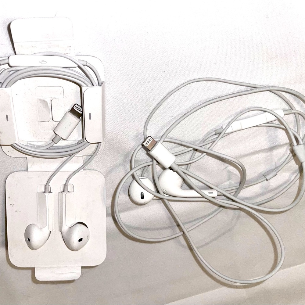 Old BUT NEVER USED Apple Brand Ear Buds set of 2